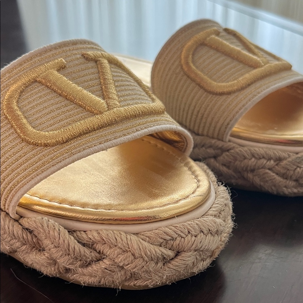 Valentino Garavani VLogo Gold Espadrille Sandals Raffia - Picture 2 of 9